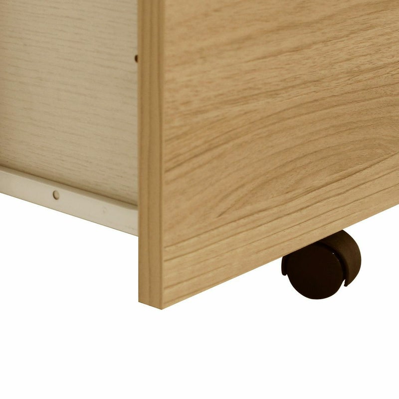 [補助用キャスター付き引き出し]最下段の引き出しには補助用のキャスター。重たい書類が詰まった状態でも引き出しやすい仕様です。