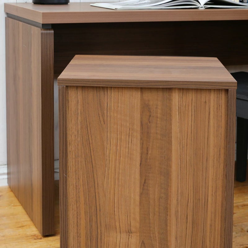 [背面化粧有]置き場所を選ばない背面化粧仕様。デスクサイドや単品でもご利用になれます。