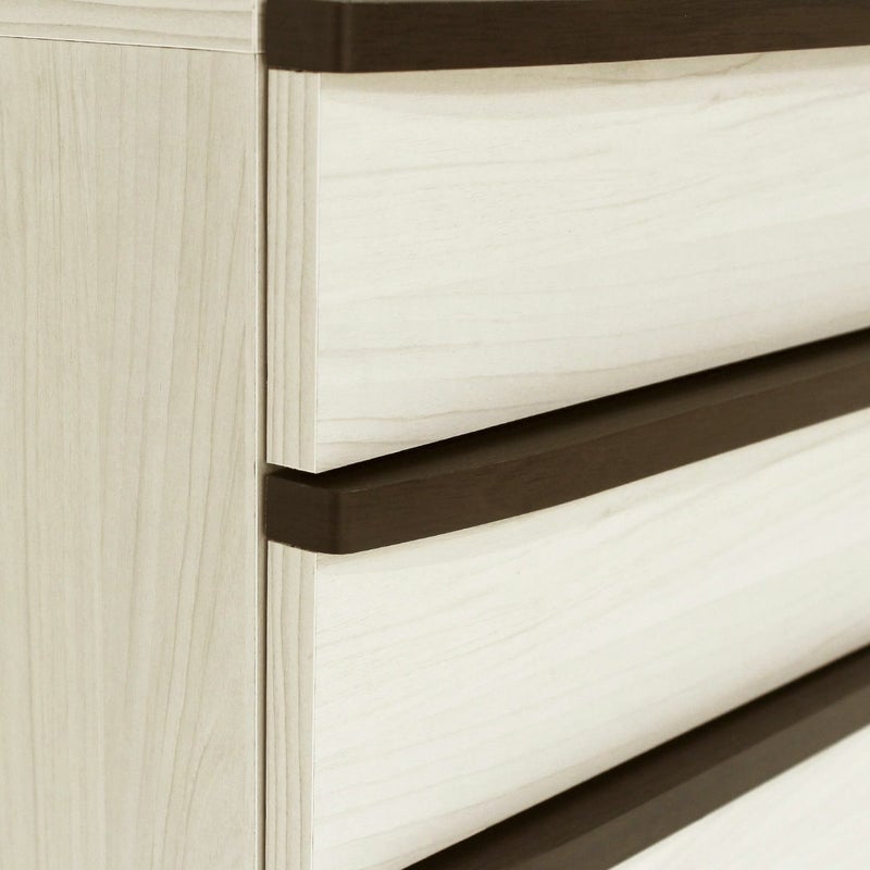 [取っ手のアクセントデザイン]取っ手は全体を引き締めるダークブラウン。スタイリッシュな印象を与えます。