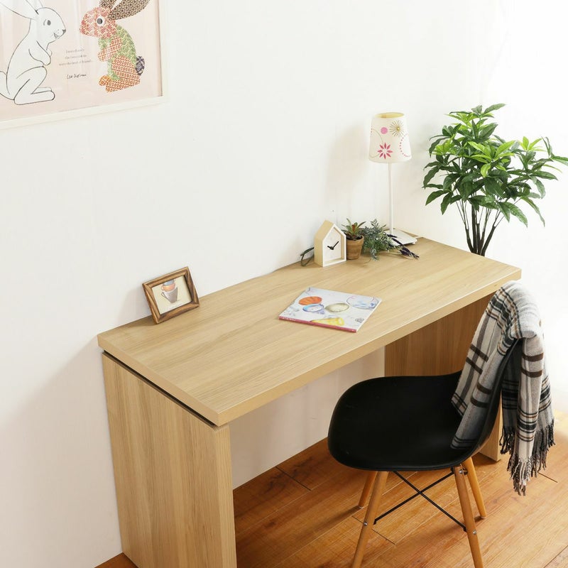 [十分な奥行]奥行55cmで、ノートPCと書類を同時に広げても十分に作業できます。