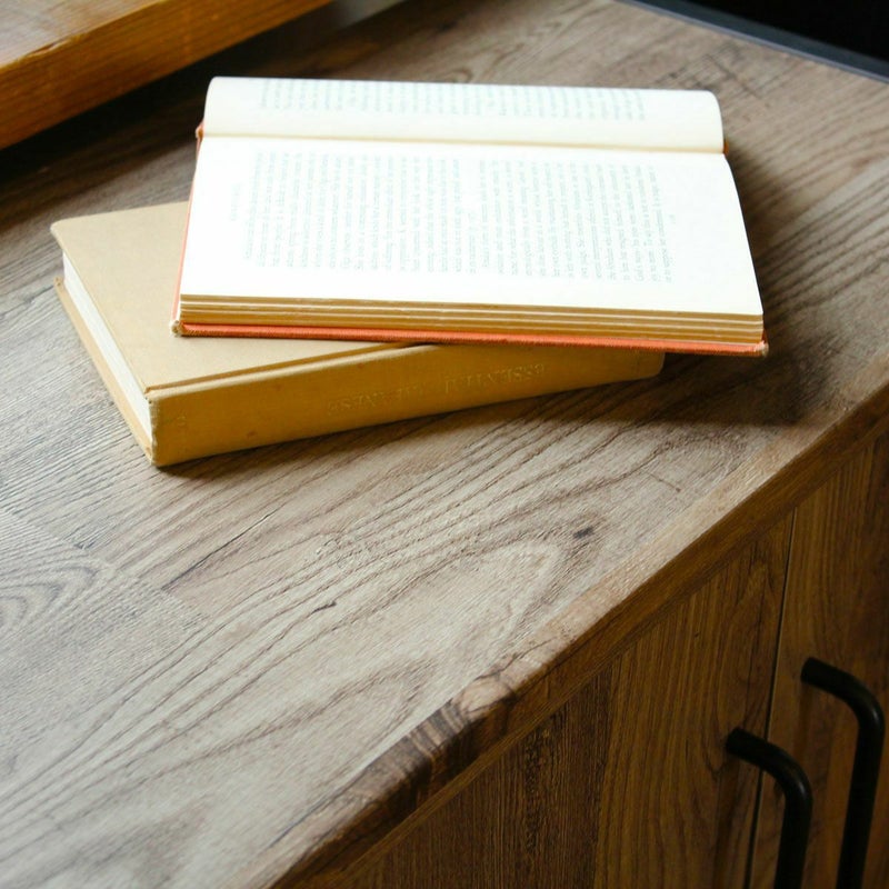 [こだわりの古材風シート]長年使い込んだような雰囲気のある古材集成材風シートです。