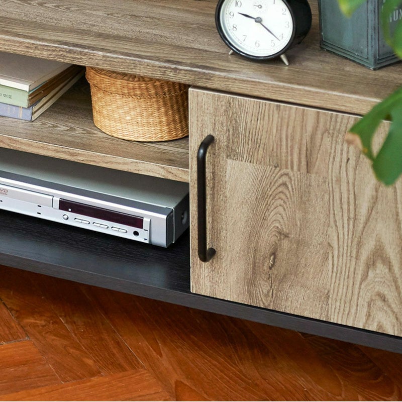 [男前な艶消しブラックの取っ手]インダストリアル調の取っ手が、流行の"男前インテリア"スタイルを演出します。