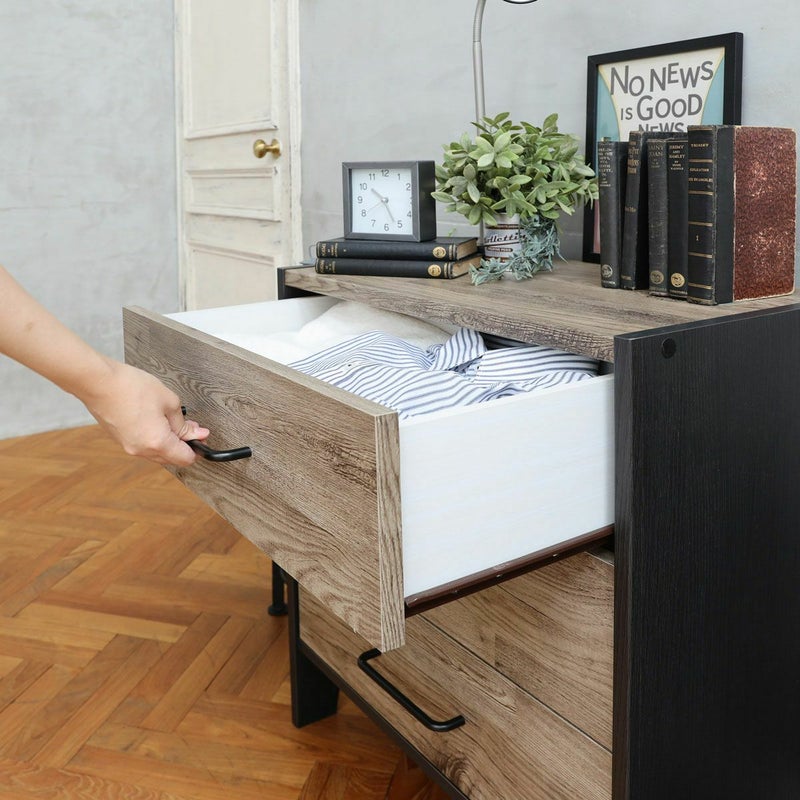 [楽々引き出せる引き出し]金属レールを使った引き出しは滑らかな開閉。耐久性にも優れています。