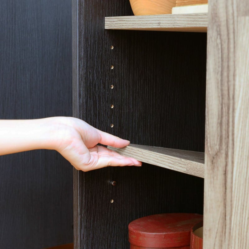 [移動棚]2枚の棚板は可動式。収納物のサイズに合わせて高さを調節できます。※画像はVNT-7085D