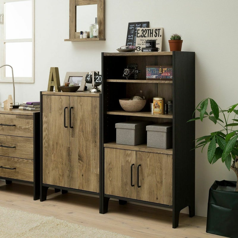 [立ったまま収納しやすい高さ]立ったままでも収納しやすい高さに設定しています。背の高さを活かした収納力も魅力的なポイントです。