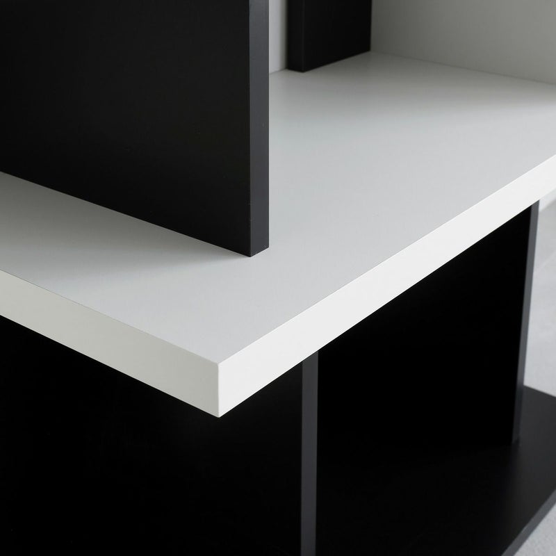 [モノトーンの配色]厚みのある板をＬ字に配置。シンプルで力強いフォルムです。