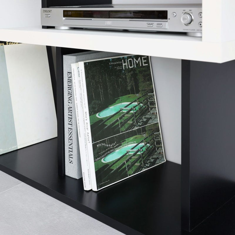 [雑誌などの収納]横置きにしたとき、中棚下スペースの内寸高さは32.6cm。A4サイズの雑誌などが収納できます。