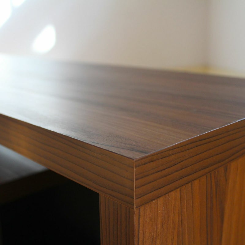 [美しい木目シート]木質感の高い木目シートを使用しています。リッチで落ち着いた印象を与えます。