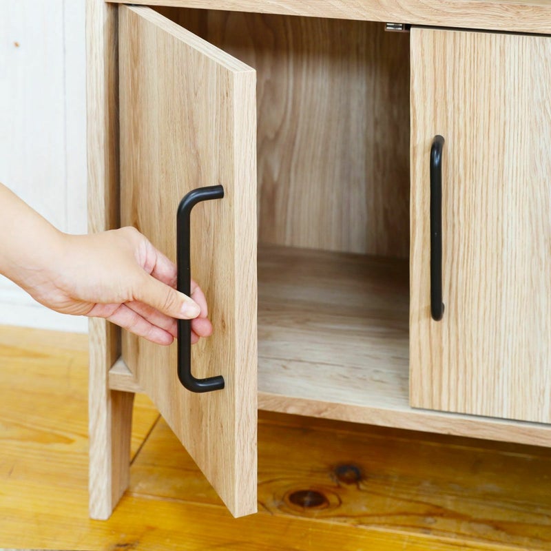 [男前な艶消しブラック取っ手]インダストリアル調の取っ手が、流行の“男前インテリア”スタイルを演出します。