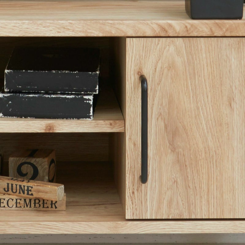 [男前な艶消しブラック取っ手]インダストリアル調の取っ手が、流行の“男前インテリア”スタイルを演出します。