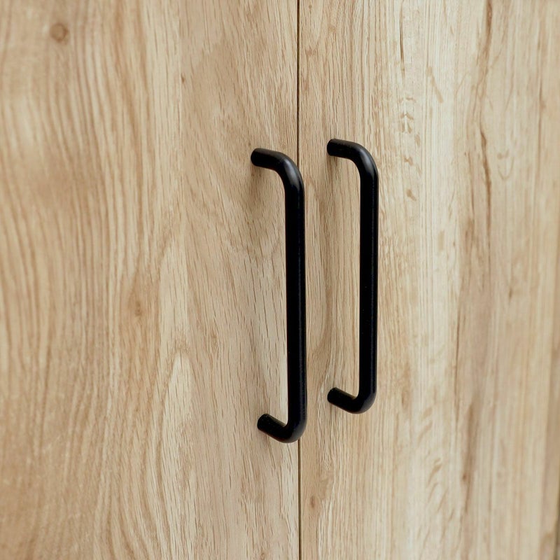 [男前な艶消しブラック取っ手]インダストリアル調の取っ手が、流行の“男前インテリア”スタイルを演出します。