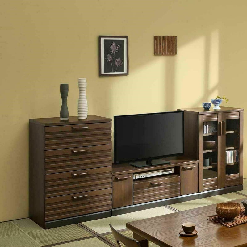 [横格子をイメージした前板]前板部分は日本の伝統的な技術「横格子」をイメージしたデザイン。