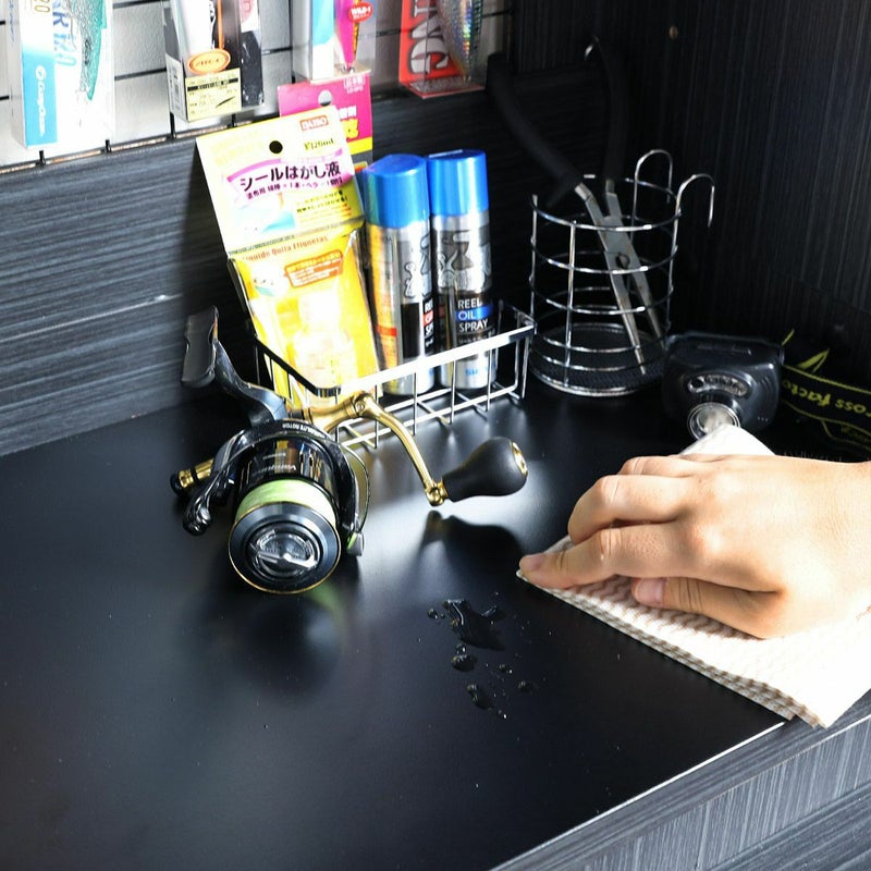 [水をはじく天板]低圧メラミンの天板なので水をはじきます。