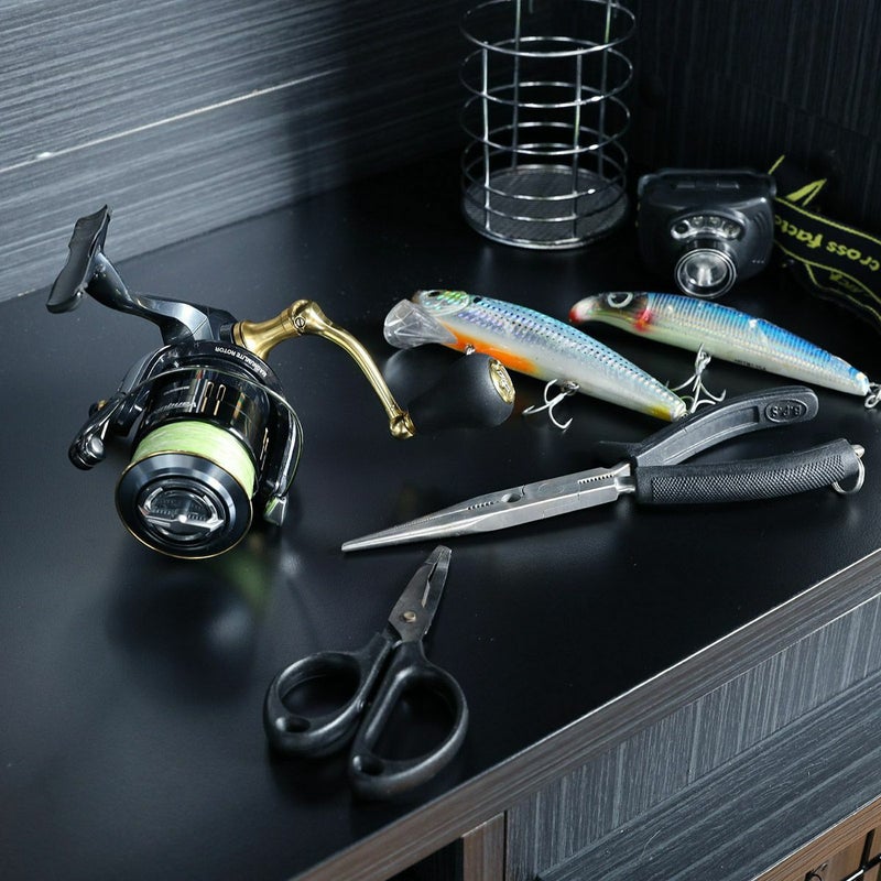 [傷に強い天板]天板は傷に強い低圧メラミンを採用。立ったままフックやリング交換、リールのメンテナンスを行えるようにしました。