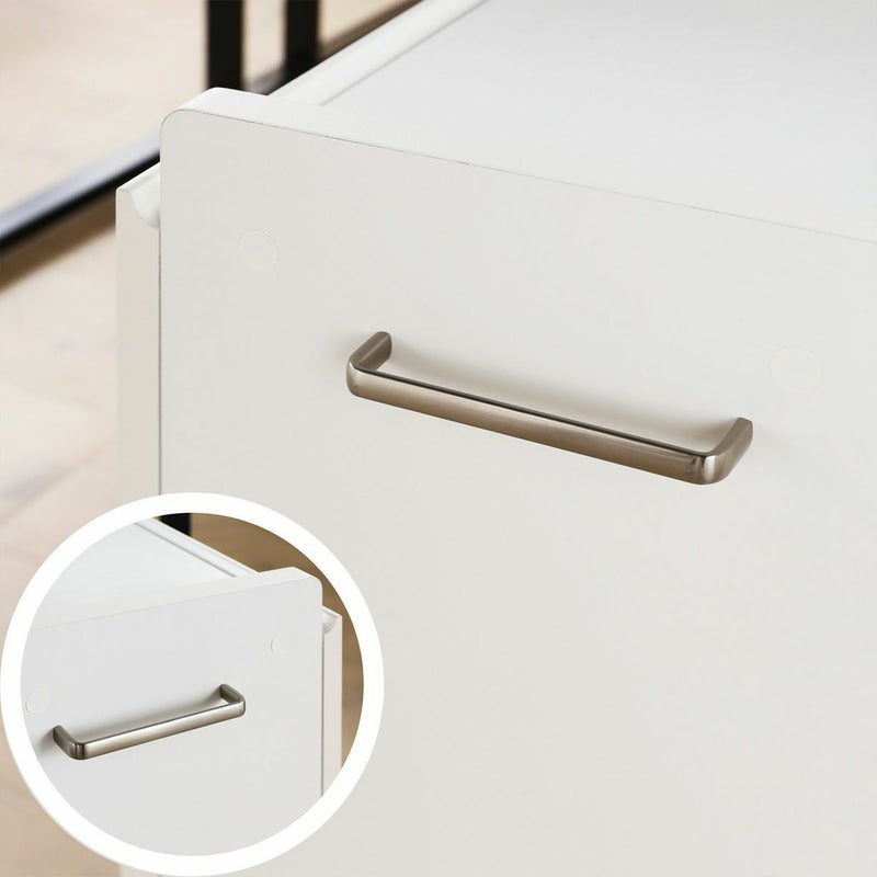 [左右に付け替えできる取っ手]取っ手は取り付け位置を左右どちらか選択できるから、置く場所によって使いやすいように取り付けができます。