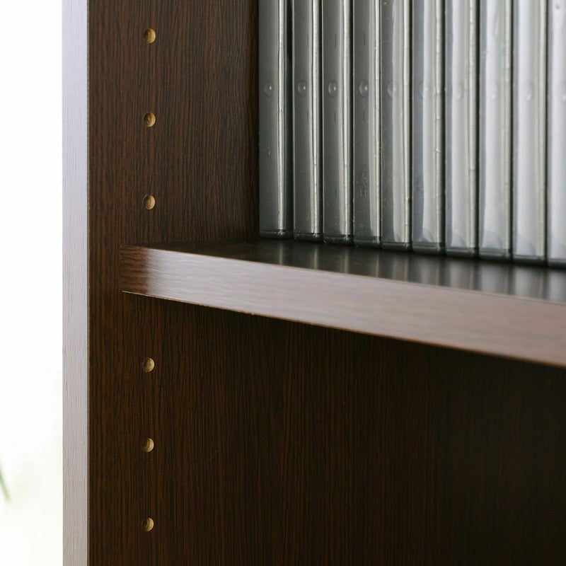 [移動棚]4枚の棚板は可動式。3cm間隔で高さを調節することができます。