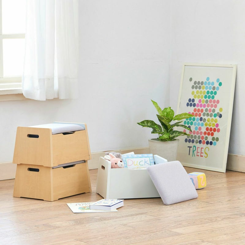 [積み重ねできます]スツール同士は積み重ねることができます。使わないときは積み重ねて置けるので、場所をとりません。※画像はNA色