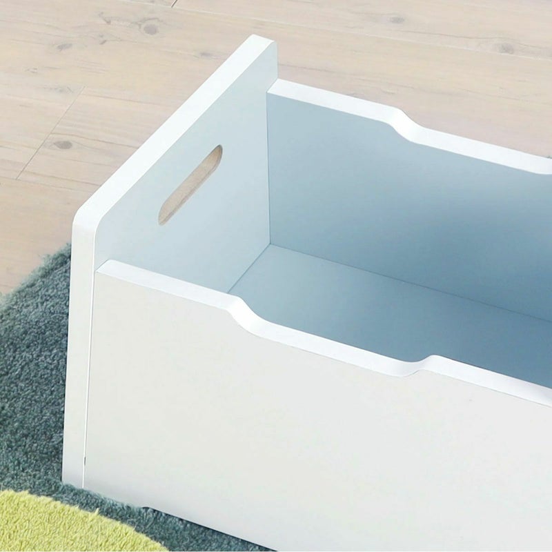 [グレーカラーが遊び心のあるデザイン]座面と本体内側は明るいグレーカラー。見た目のシンプルさに、子供らしい遊び心を持たせたデザインです。※画像はIV色