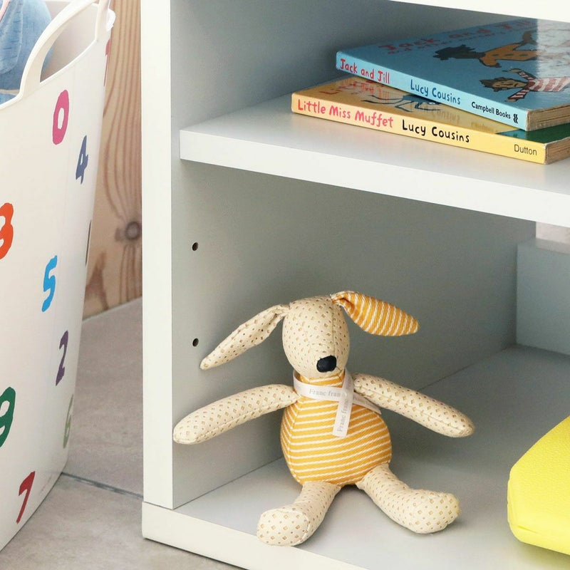 [移動棚]棚は可動式です。収納物のサイズに合わせて、3か所を6cm間隔で調節できます。※画像はIV色