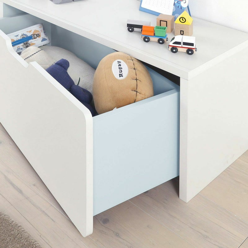 [グレーカラーが遊び心のあるデザイン]内側は明るいグレーカラー。外側のシンプルさに子供らしい遊び心を持たせたデザインです。