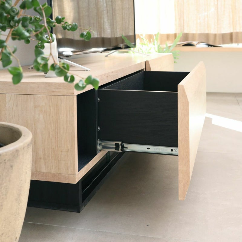 [フルスライドレール]引き出しは奥のものも簡単に取り出すことができるフルスライドレールです。