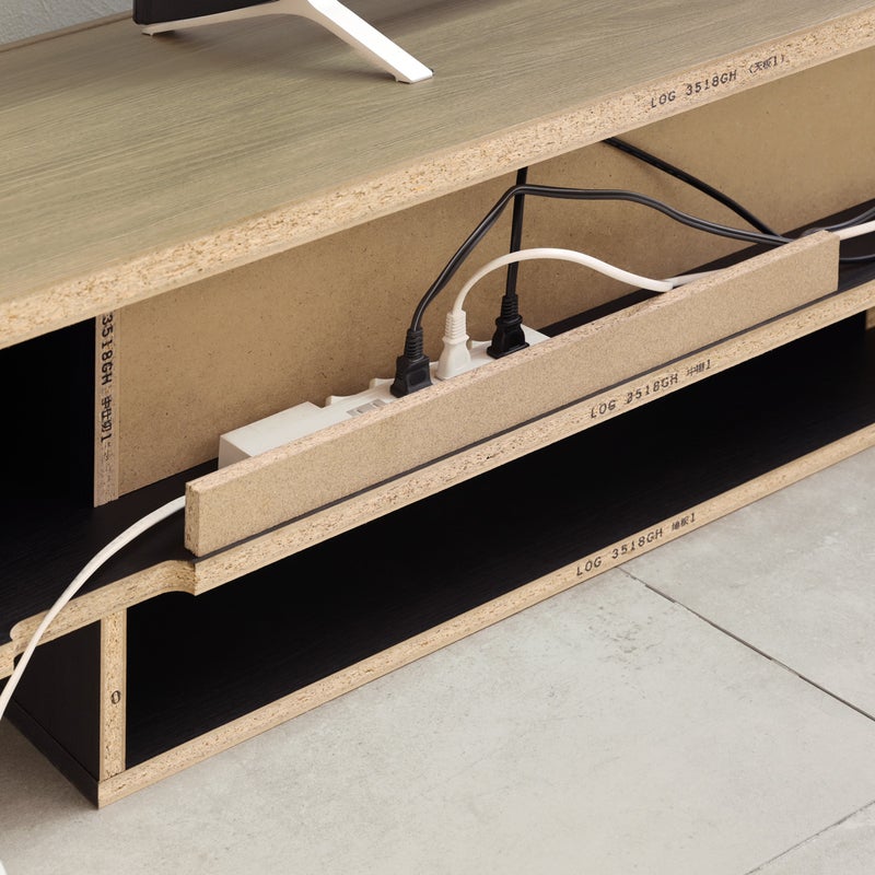[配線をきれいにまとめる電源タップ収納]本体の背面に電源タップを収納できます。複数の電源コードもきれいにまとめられます。※画像はGY色