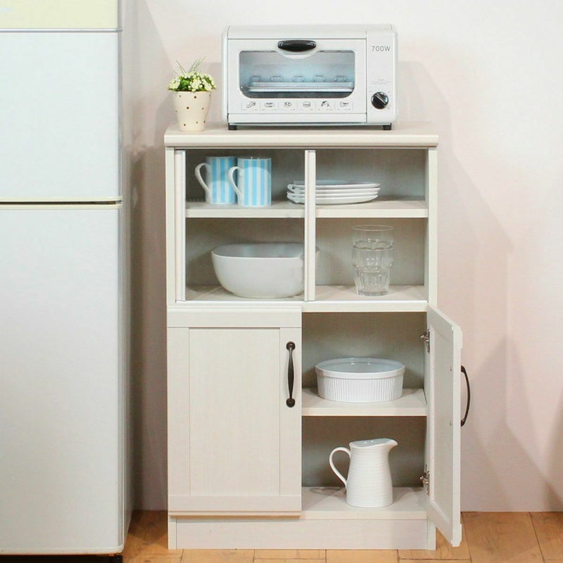 [扉があるからほこりが入りにくい]ガラス扉と板扉があるので清潔を保ちたいキッチン周りの収納に便利です。