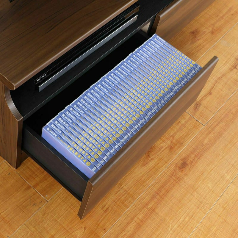 [68枚のDVDを収納できます]スチール製で丈夫なスライドレールの引き出しには、左右それぞれ34枚、計68枚のDVDが入ります。