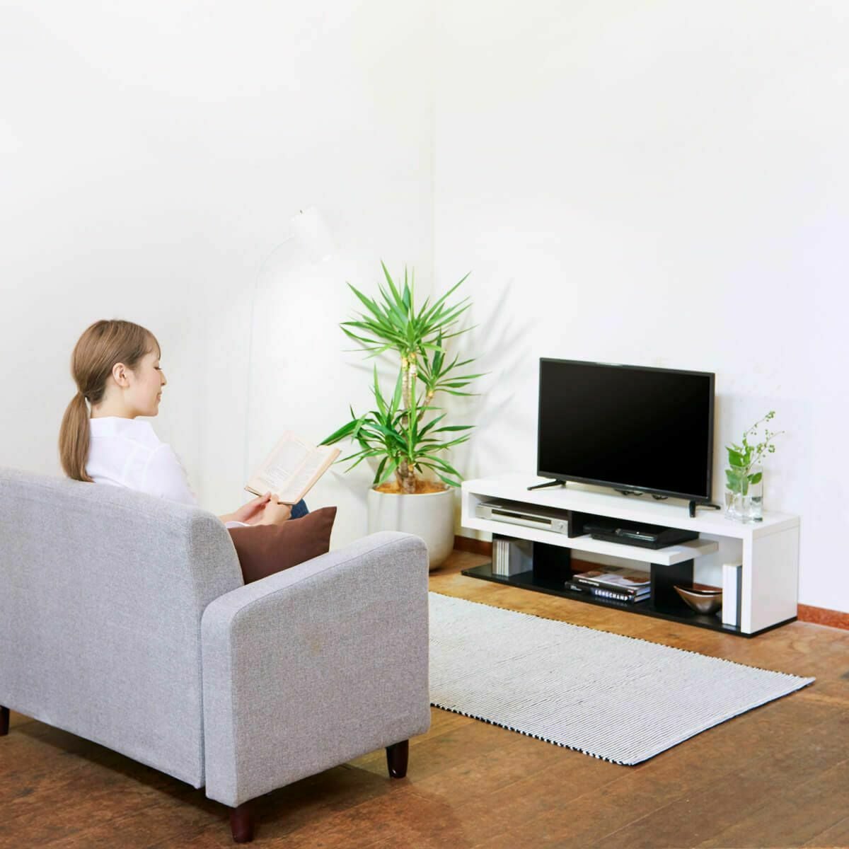 テレビ台 幅121cm 高さ35cm ホワイト 白 ブラック 黒 50V型対応 TV