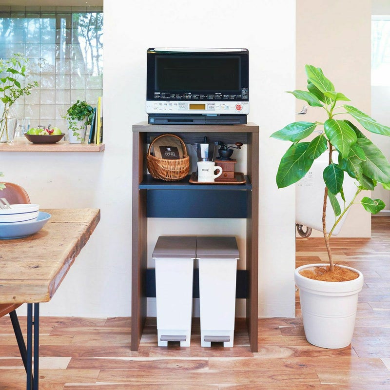 [オープンタイプ]存在感がありながら、圧迫感を与えないオープンデザイン。背板がないから家電の配線がしやすく、熱ごもりもしにくいから安心して使えます。