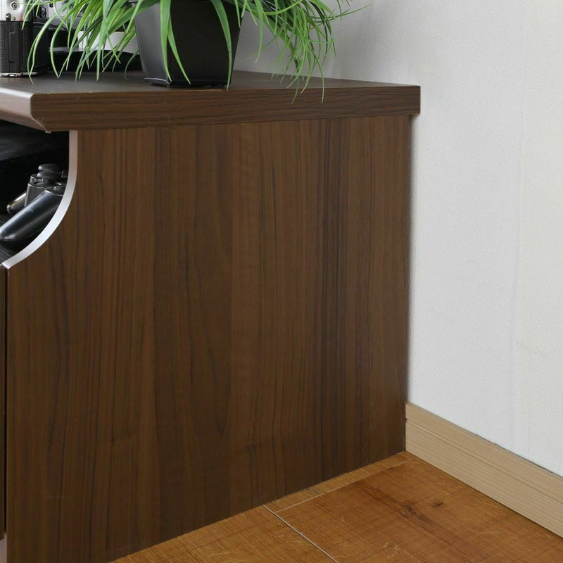 [配線と巾木よけ]天板は本体よりも1.5cm後ろにせり出しています。壁と本体の間に隙間をつくり、配線と巾木をよけることができます。