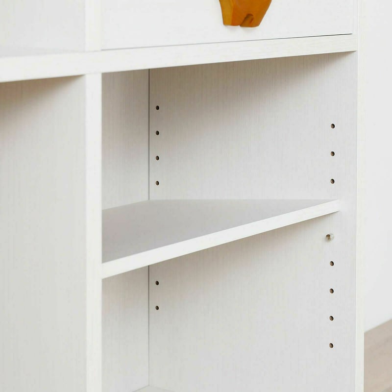 [収納物に合わせて使える移動棚]下部右側の棚は可動式です。棚の位置を調節すれば教科書収納として使えるので、高学年になって増えた教科書やノートも収納できます。