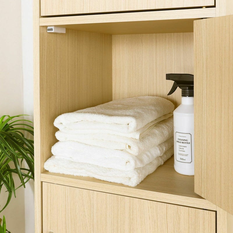 [タオルなどを収納できます]奥行は内寸で約34cm。バスタオルを三つ折り畳んでちょうど入ります。