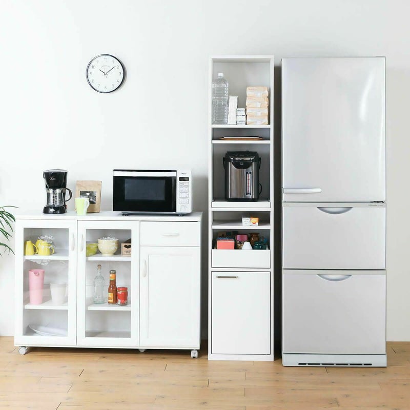 [オフィスの給湯室で活躍するスリムタイプ]幅39cmのスリムタイプ。狭い給湯室の隙間を使って、ストック品や食器を収納できます。