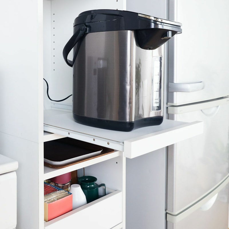 [スチール製のレール]スチール製のスライドレール付き。炊飯器などの重たい家電を置いても軽く引き出せます。