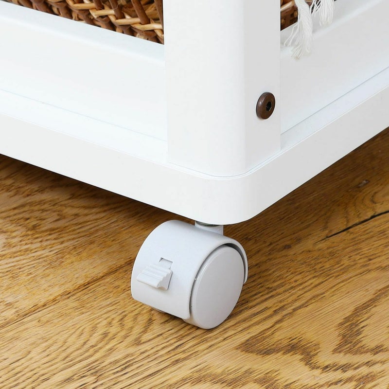 [キャスター付き]移動に便利なキャスター付きです。そのうち2つのキャスターにはストッパー。作業するときに固定ができます。