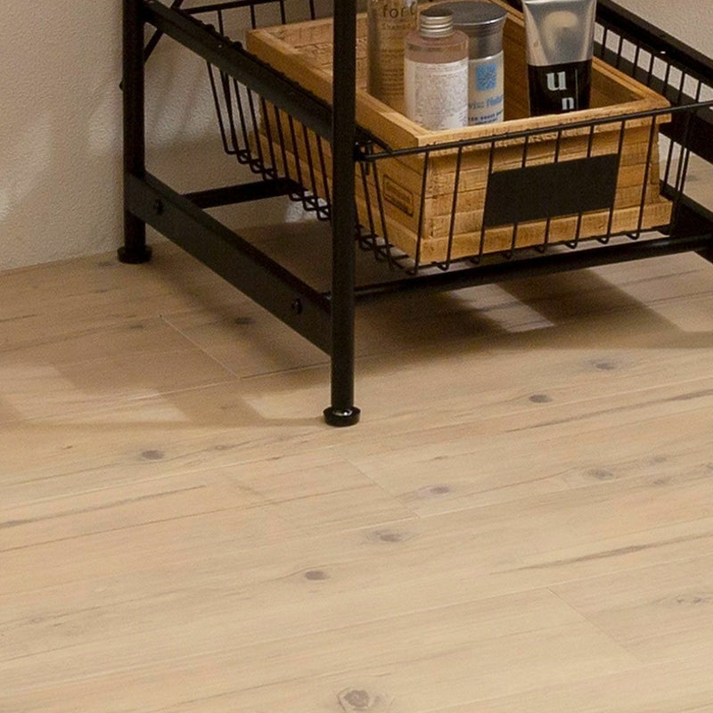 [アジャスター]デスクサイドチェストとして使うときなどにおすすめです。アジャスターを調整して、本体のがたつきを抑えることができます。