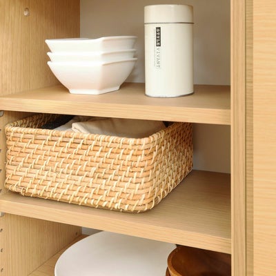 収納ボックスで扉の中をすっきり整理