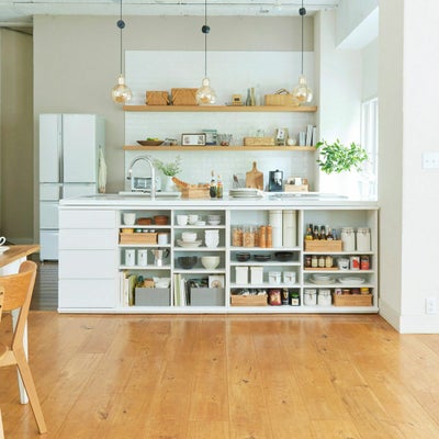 カウンター下にたっぷり収納