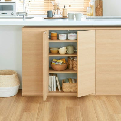 収納物を取り出しやすい開き戸タイプ