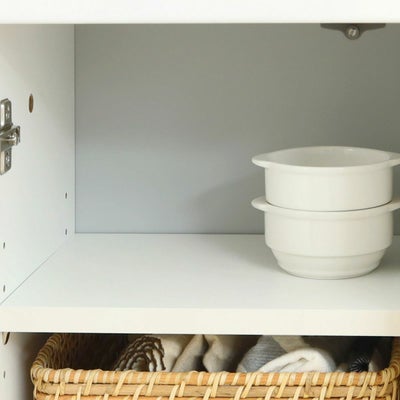 内側のおしゃれを楽しむグレー色の背板