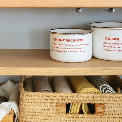 内側のおしゃれを楽しむグレー色の背板