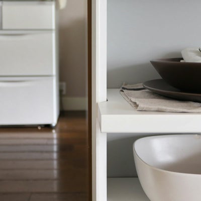 棚の横ラインを強調する側板