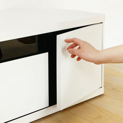 プッシュ式扉で洗練されたデザインに