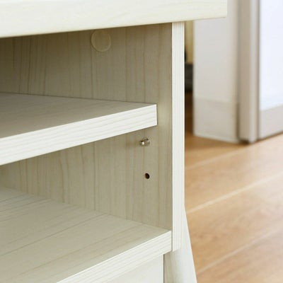 高さを調節できる移動棚