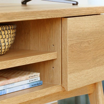 高さを調節できる移動棚