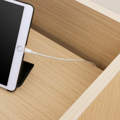 充電コードを通せる配線用隙間