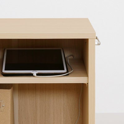 充電コードを通せる配線用隙間