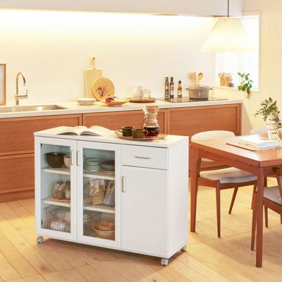 収納と作業台として活躍するカウンターワゴン
