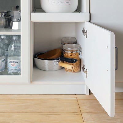 木製扉で隠す収納